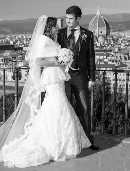 Sposi in terrazza con vista su Duomo di Firenze
